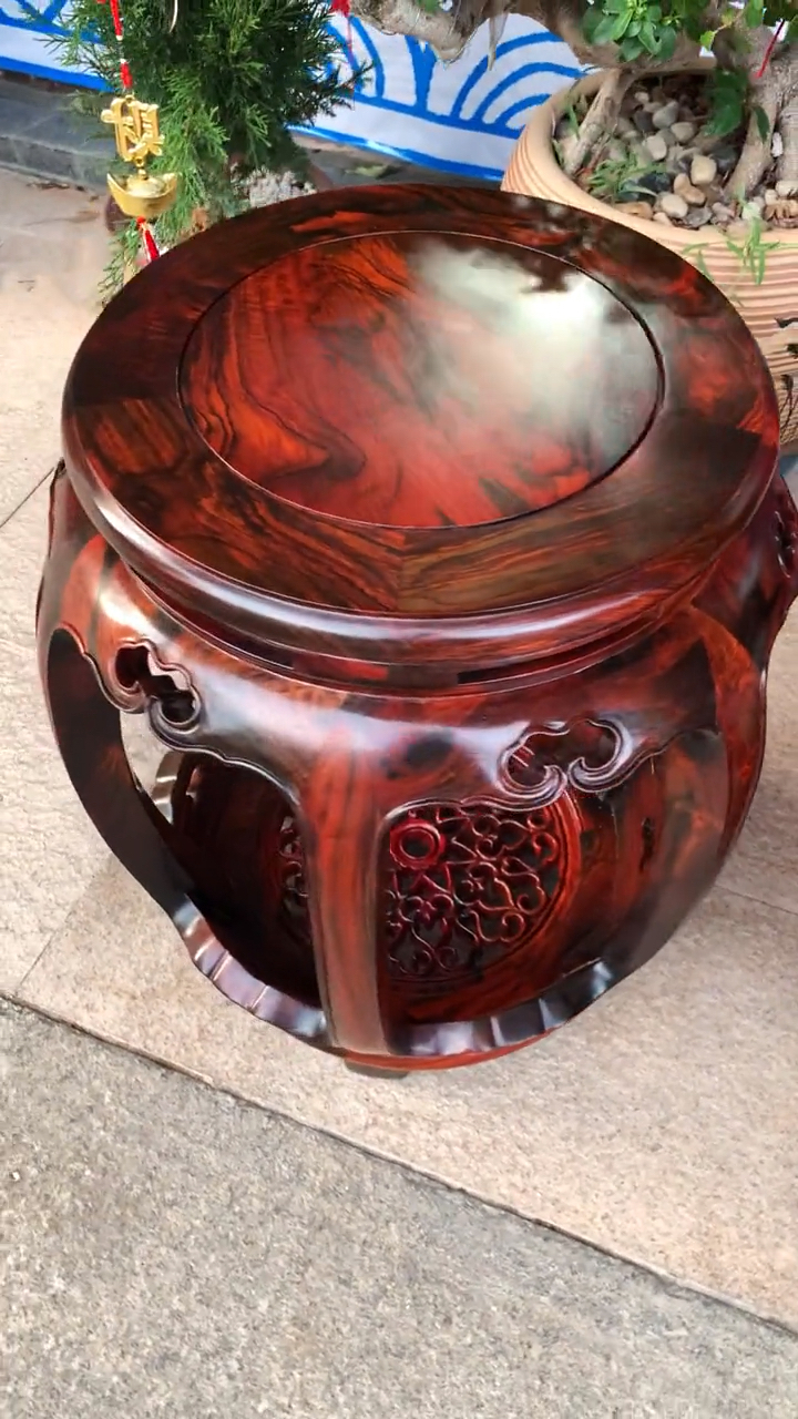 大红酸枝交趾黄檀#老料大红酸枝圆鼓凳,这个纹理真好看