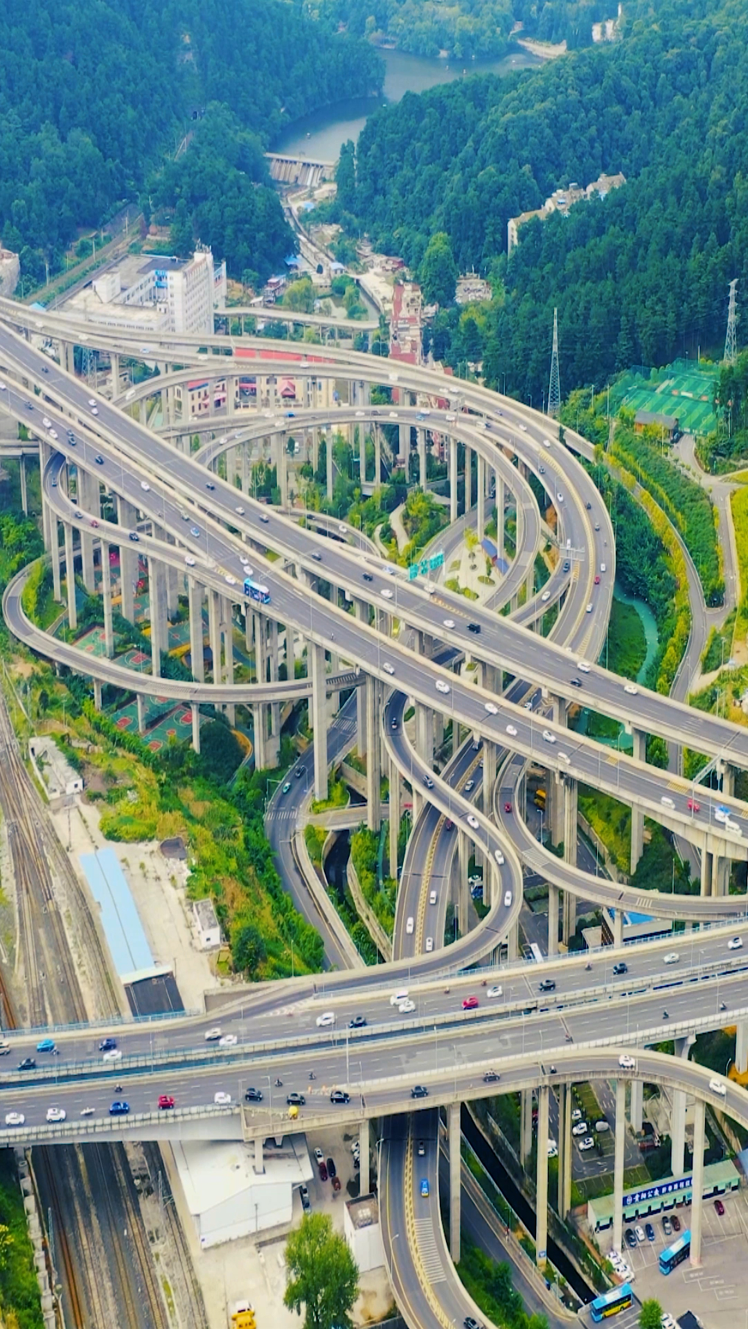 贵阳最复杂的立交桥,人类最伟大的交通疏导设计,黔春立交桥