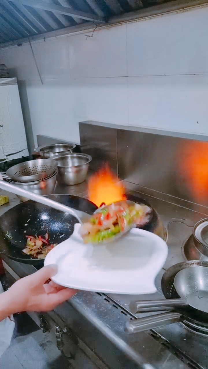 监控下厨师工作#大厨这样炒菜厉害了我的哥!