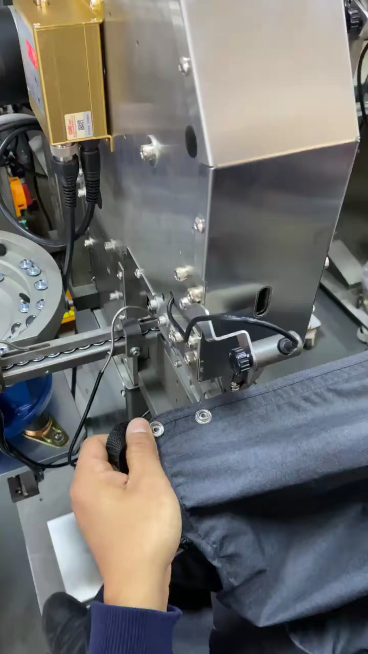 全伺服自动打钮机,四合扣钉扣机