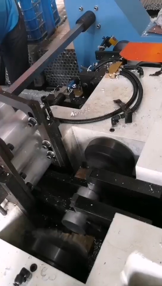 双头倒角机视频自动倒角机自动上下料倒角机