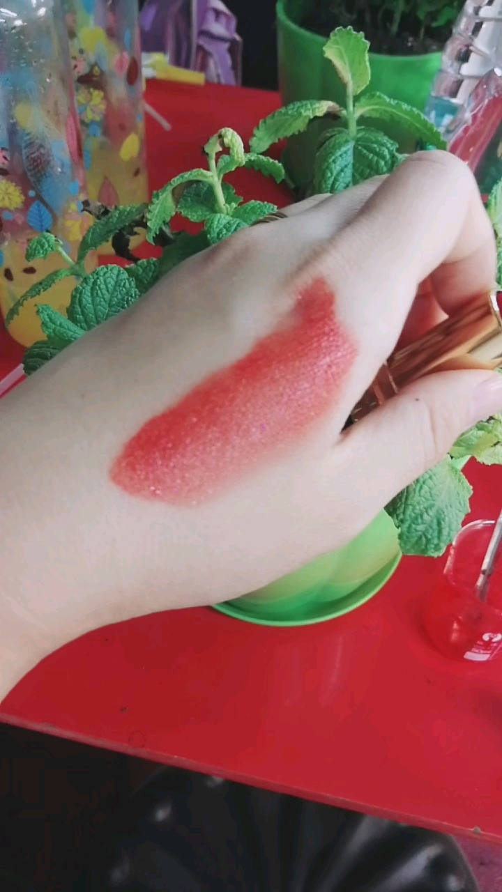 纯手工口红,不脱皮不干裂,不掉色,孕妇儿童可用
