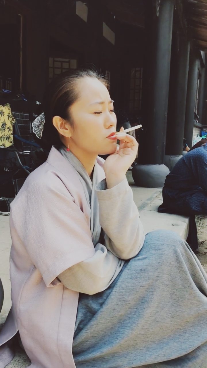 群众演员的日常生活#这位中年女演员,你是不是压力很大啊?