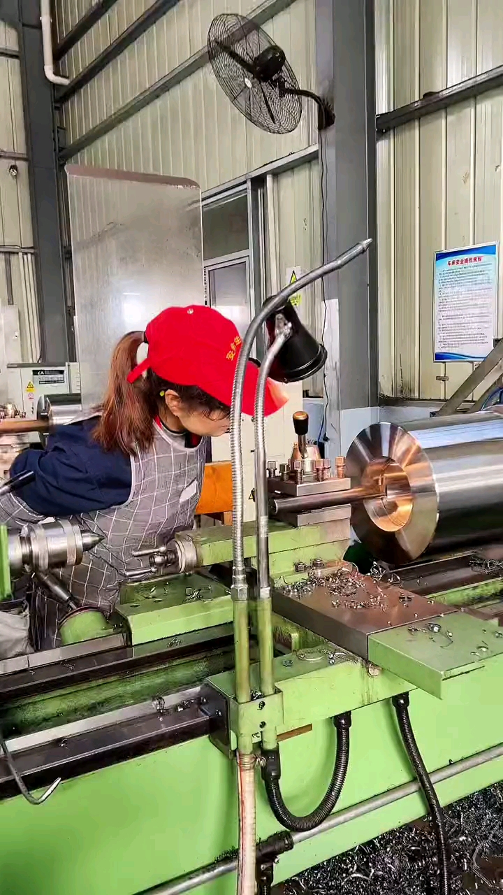 现在几乎没有学习车工的女的了.