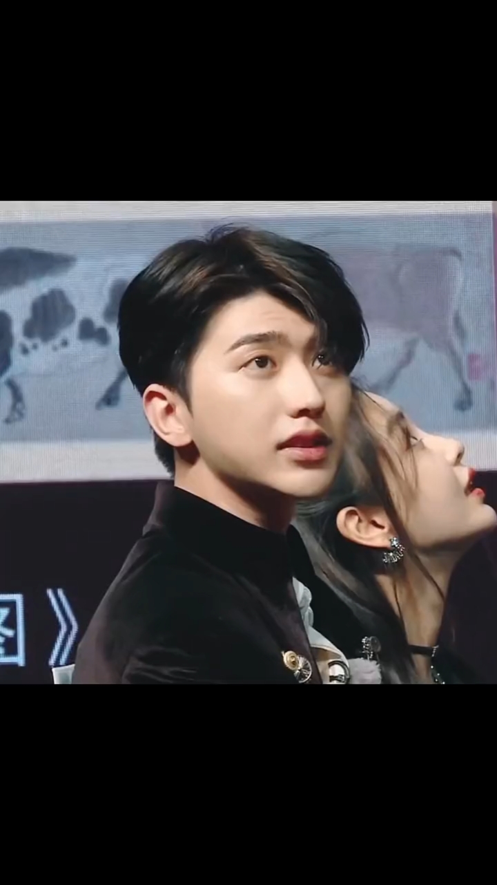 6蔡徐坤angelababy姐姐弟弟太养眼了这侧脸也太优越了.