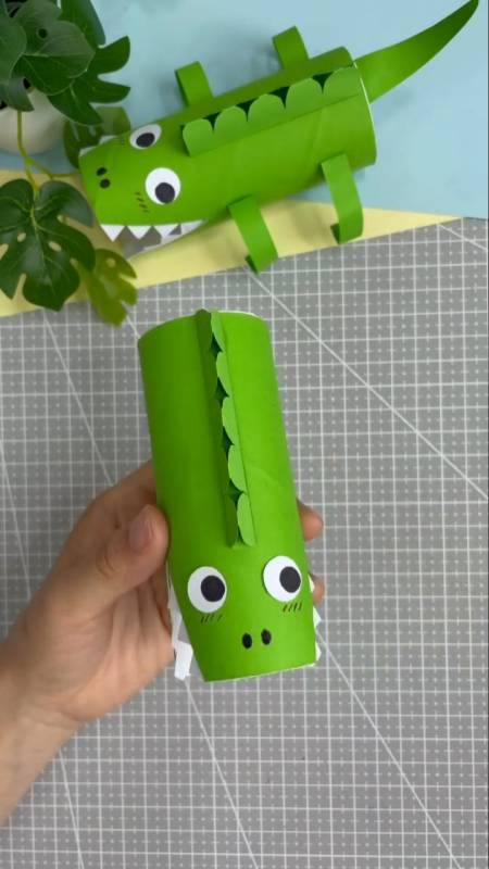 手工制作#教大家用卷纸芯做一只小鳄鱼吧,这也太可爱了