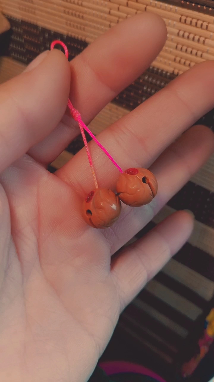 铃铛#手工制作桃核铃铛龙纹桃核铃铛-度小视