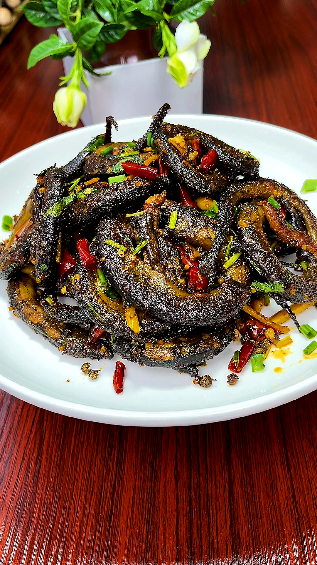 你好,夏天#炒盘鳝这道菜发源地是湖北,好吃又下酒!