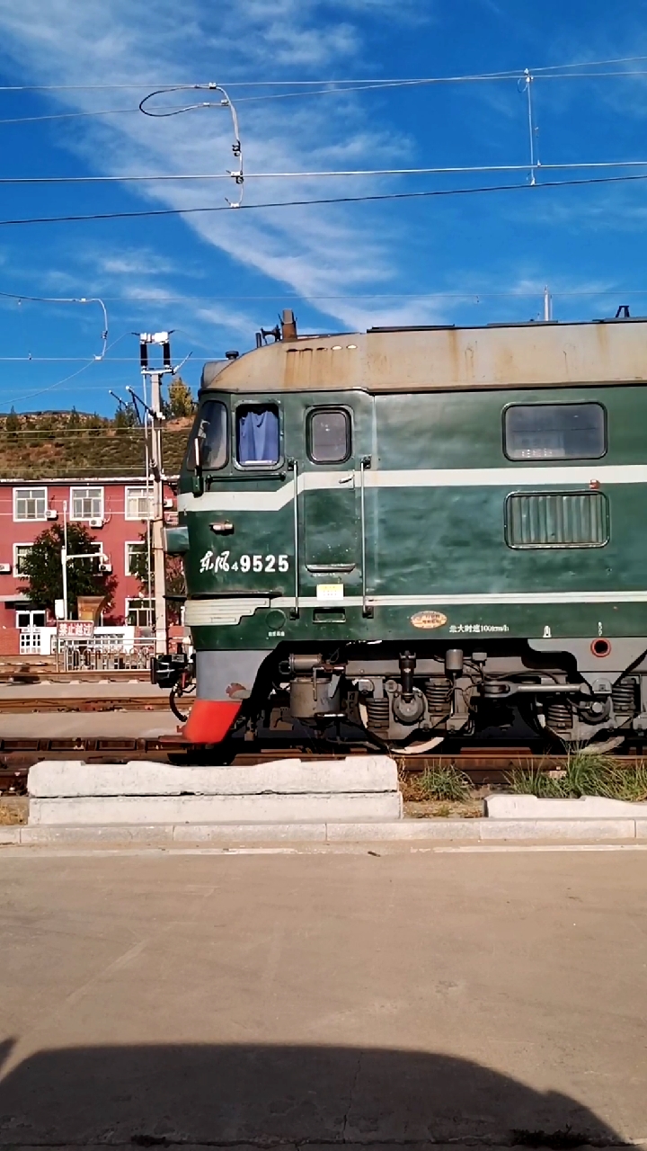 火车#东风4型内燃机车(df4)成为中国铁路史上生产数量最多,运用最
