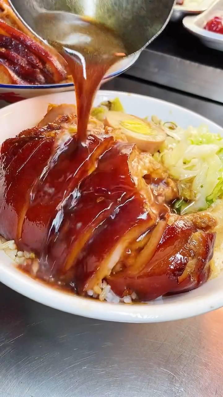 家乡特色美食#刚卤出的猪脚(猪肘)有没有食欲,评论一下