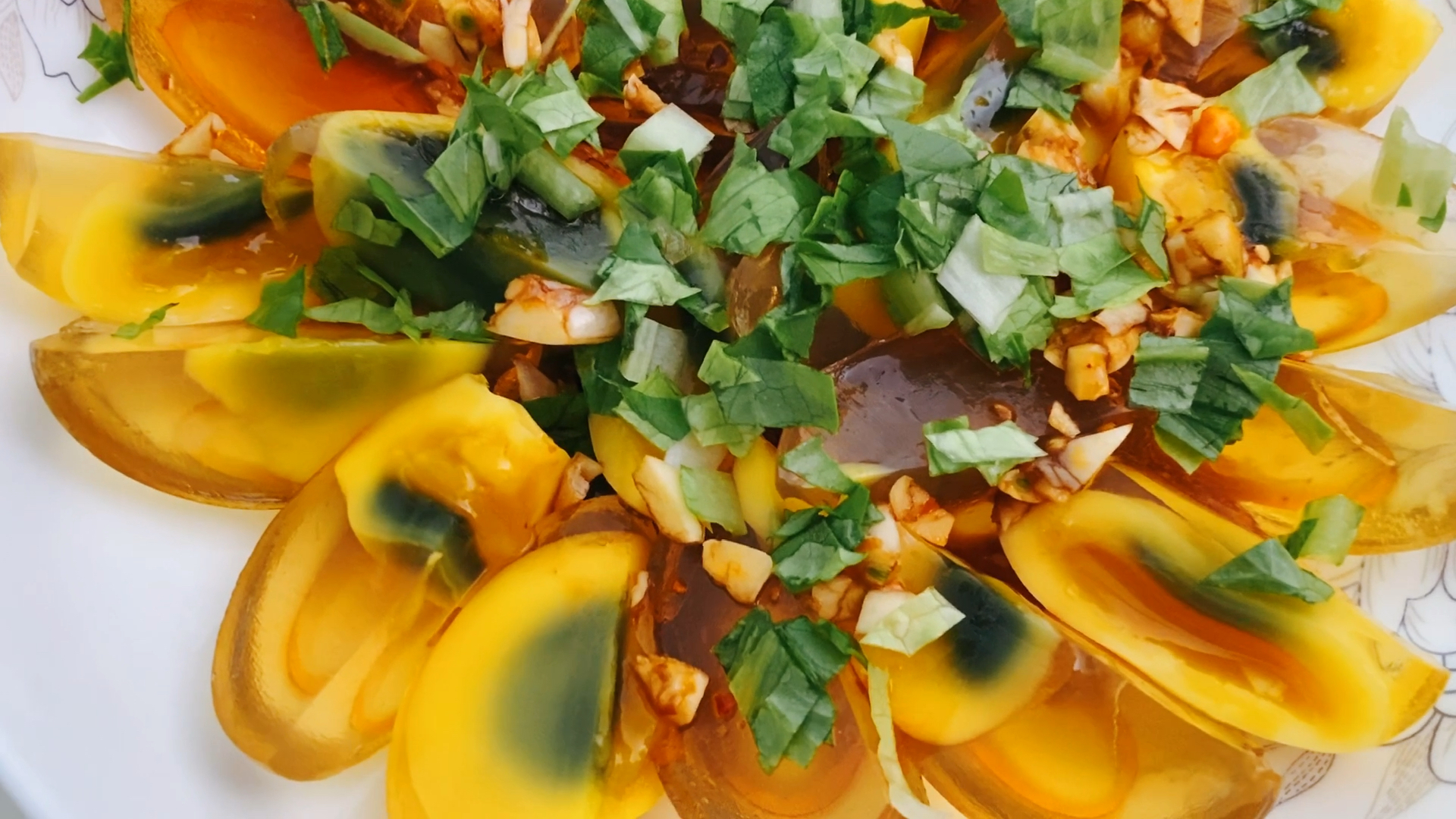 凉拌变蛋#左撇子今天做个河南特产凉拌变蛋,味道q弹个个糖心下酒北父