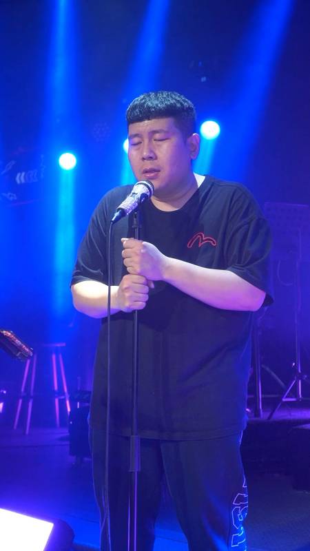 胡胖有人等烟雨有人怪雨急