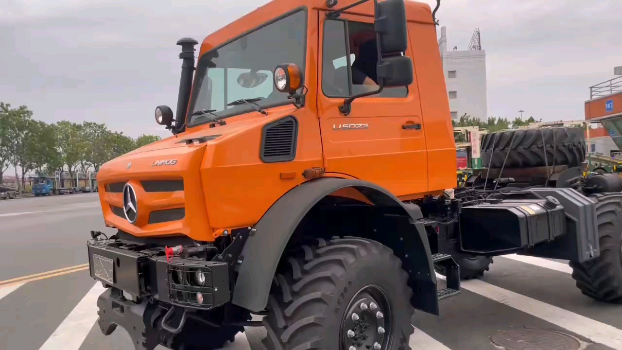 末日战车#首台国六标准乌尼莫克u5023登陆广州福客特#末日战车