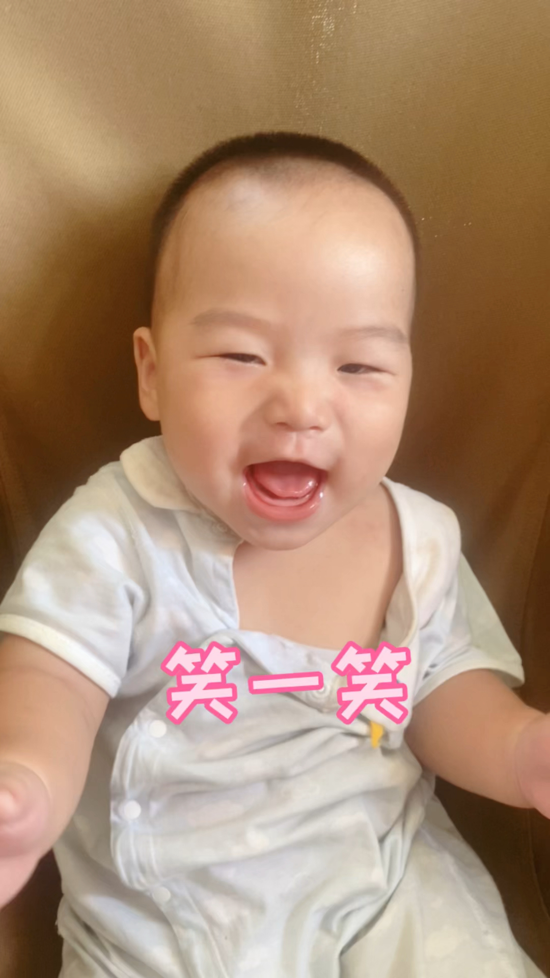 爱笑的宝宝最可爱家有萌娃治愈系笑容