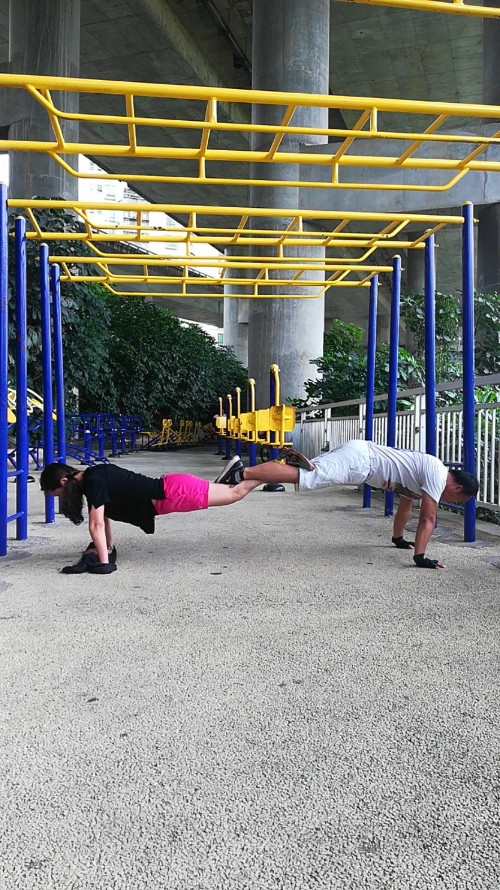 双人俯卧撑#这俯卧撑厉害了