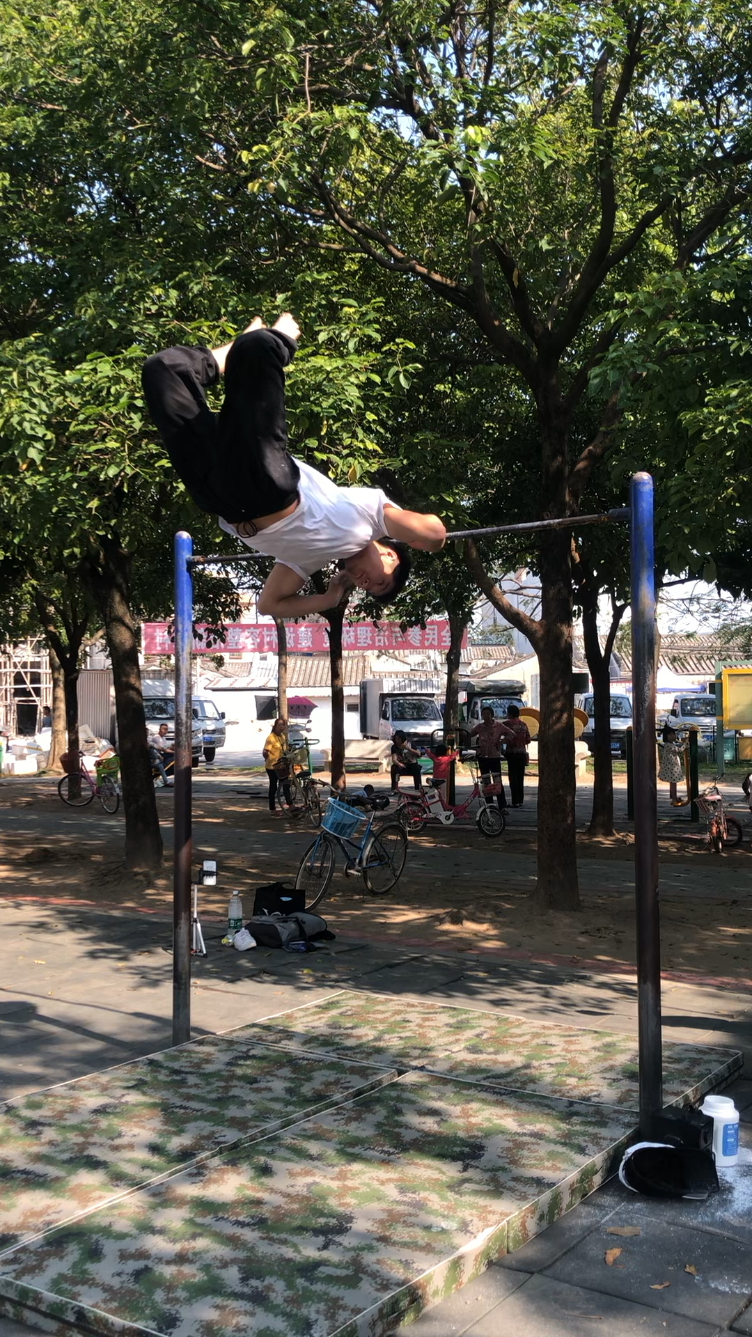 街头极限健身#零王训练单杠花式