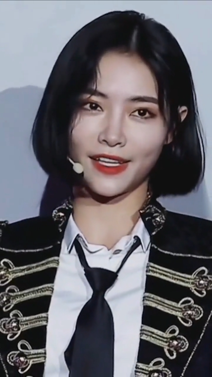 徐佳琪爱了这颜值魅惑的眼神