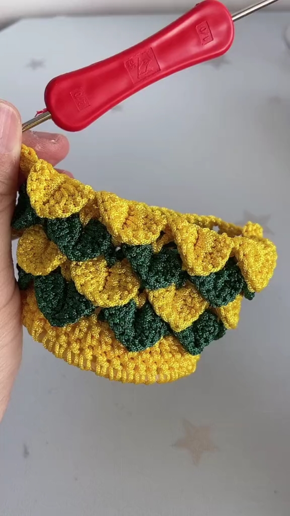 全民最牛手艺人#姐妹在钩鱼鳞花包包