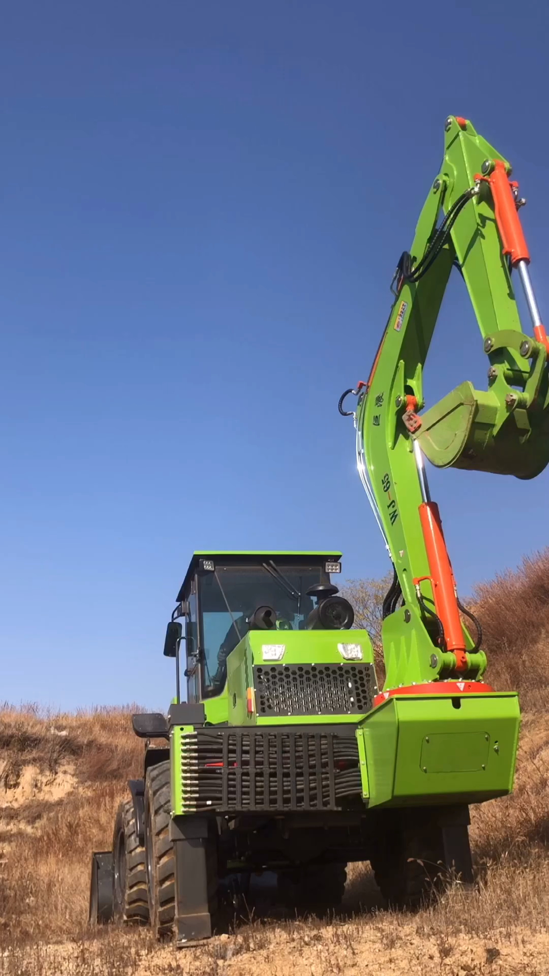 二手挖掘机总会巨浪两头忙