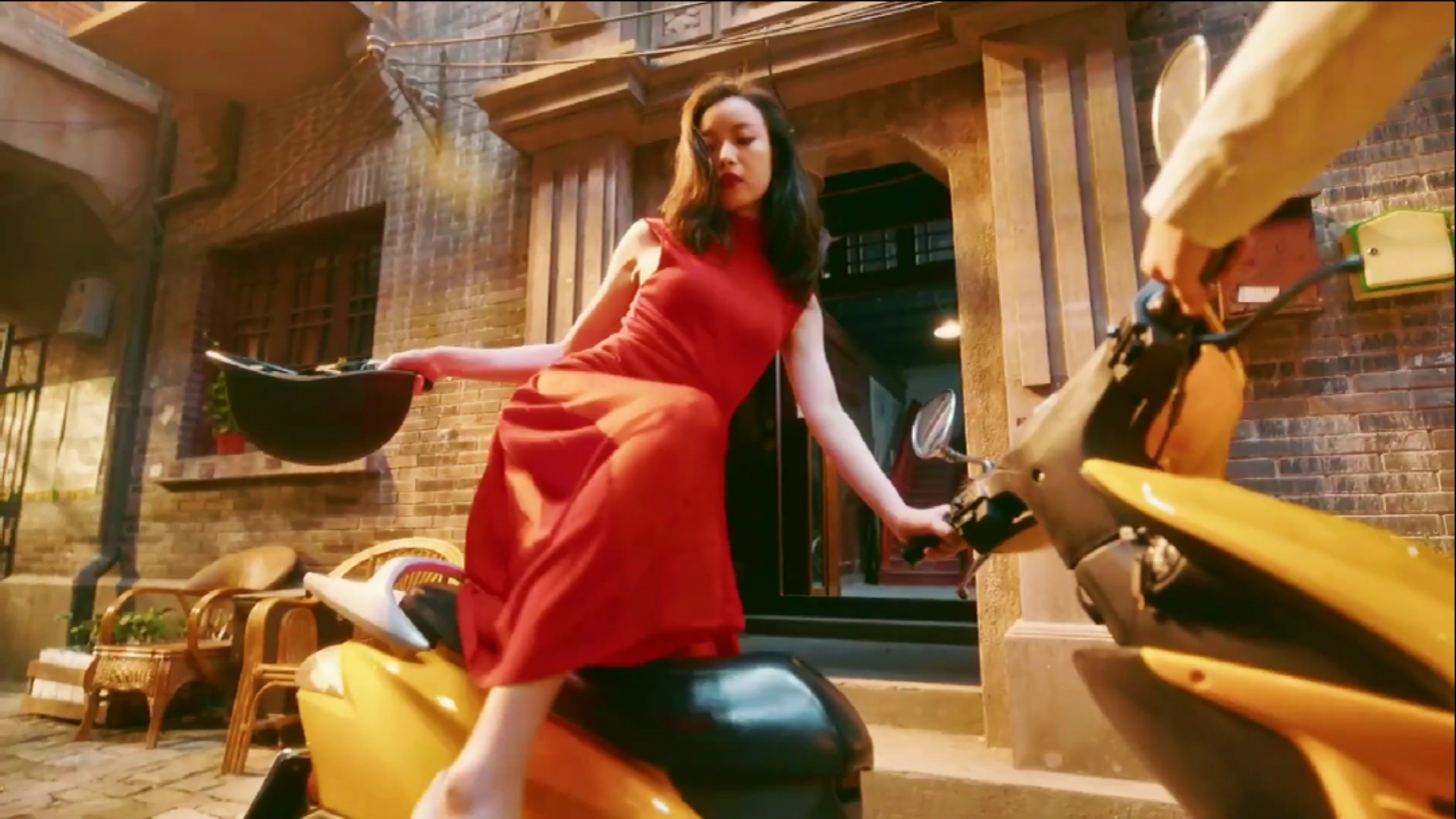 长腿倪妮#一身红裙的倪妮真的很迷人