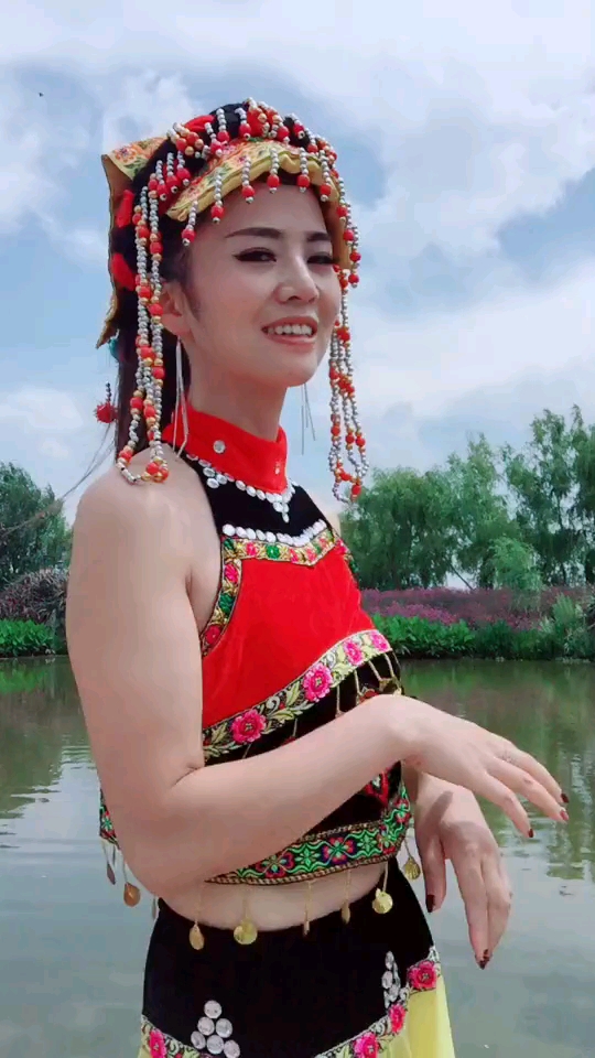 美女帅哥#喜欢云南妹的能留下你的足迹吗?小红心来表示一下!