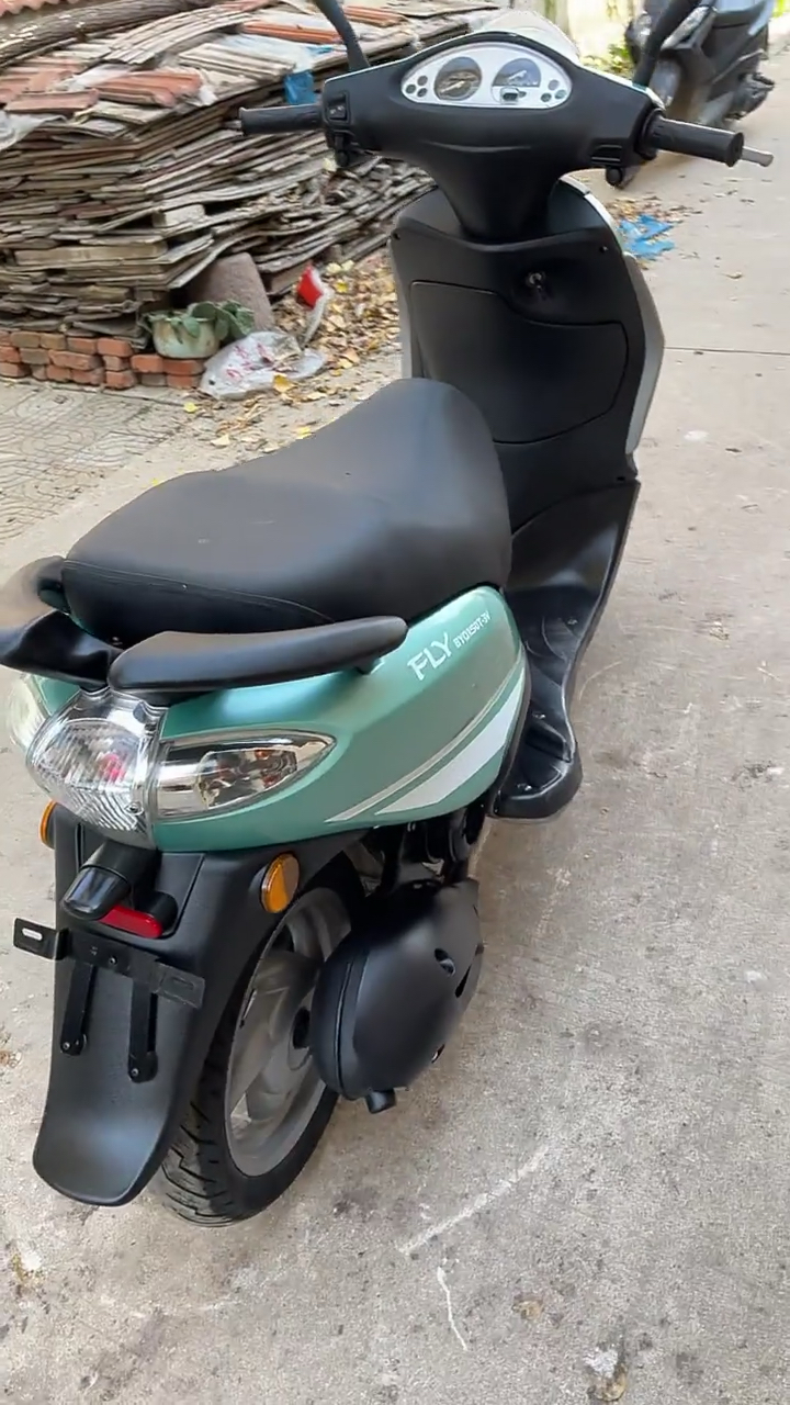 比亚乔150喜欢机车的朋友们关注一下