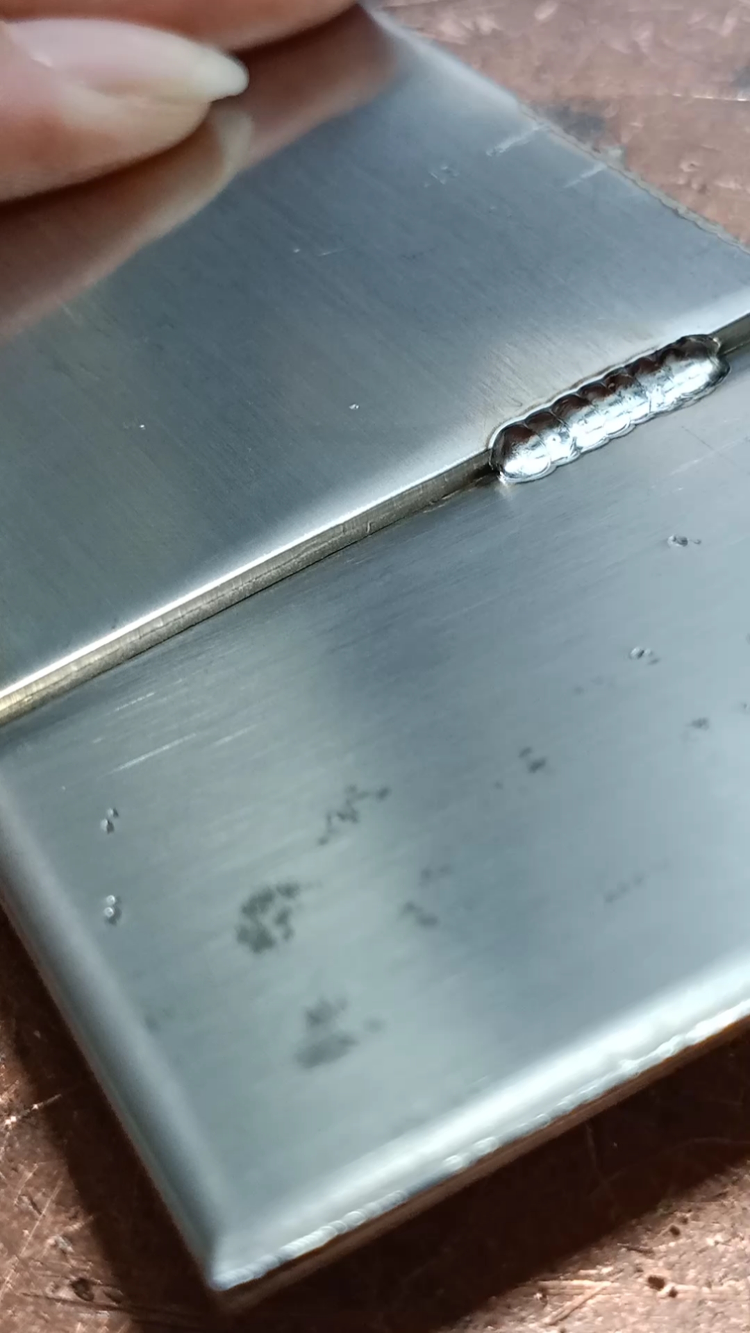 冷焊机#冷焊机焊接不锈钢拉丝板,焊点大小,焊接速度,都是可以根据