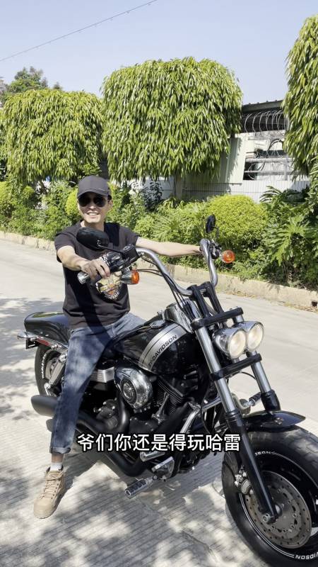 哈雷摩托车爷们你还是玩哈雷够味儿