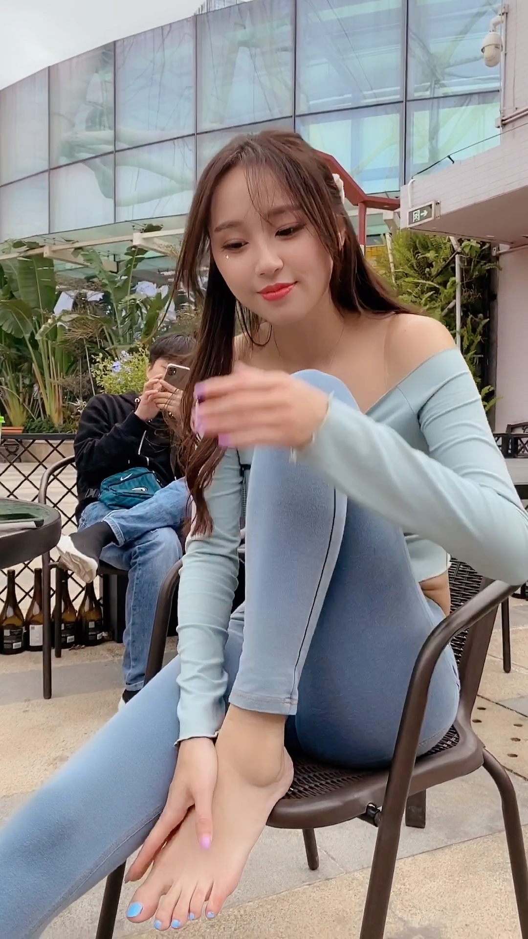 这39码的脚丫子亮了