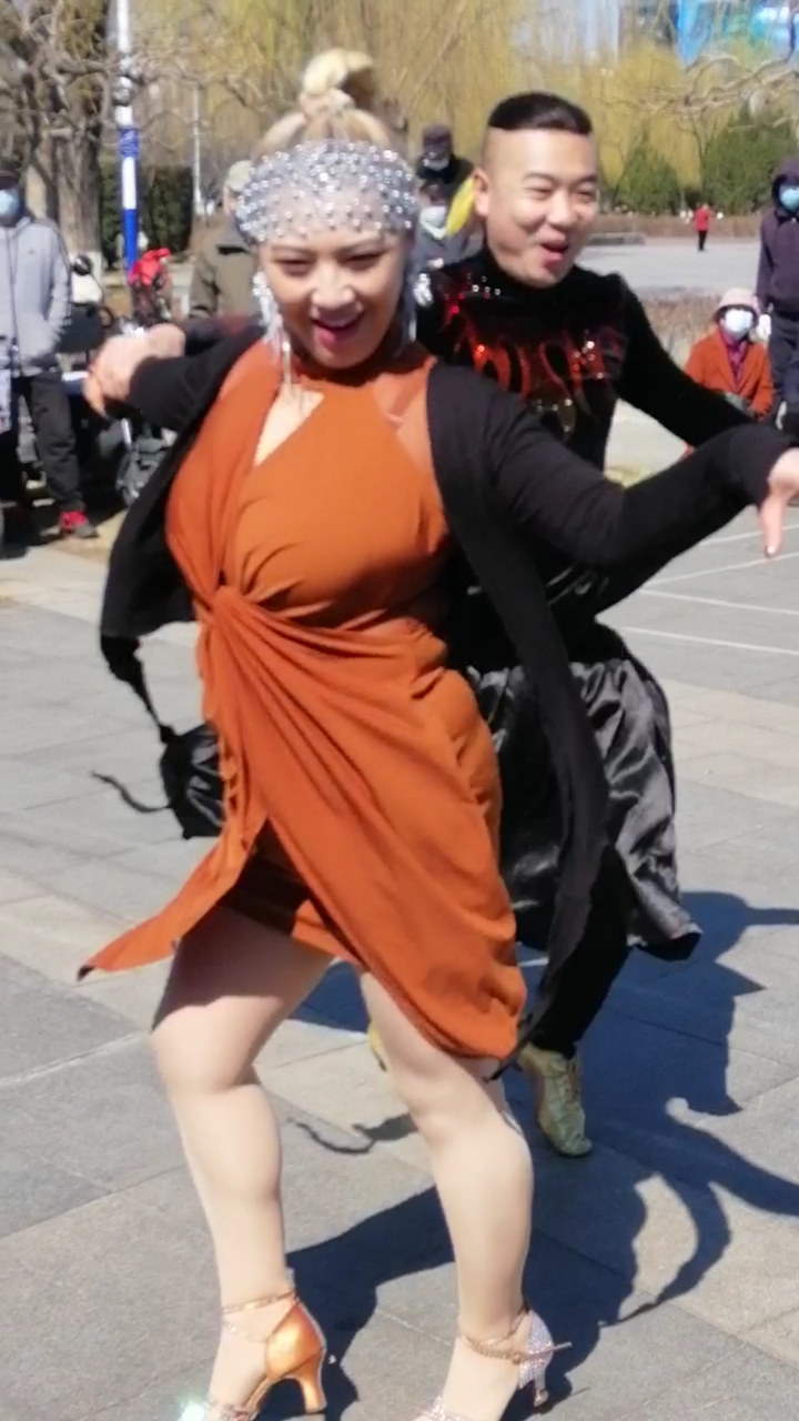 网红秀时尚阿连跳吉特巴真精彩夺目太美啦!