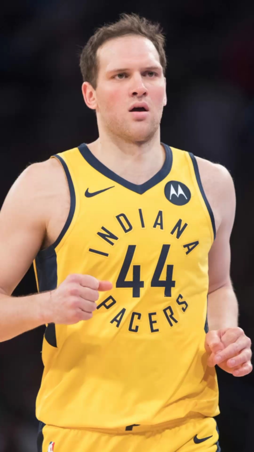 #篮球#博扬借队友掩护后,手起刀落命中超远三分球!-度小视