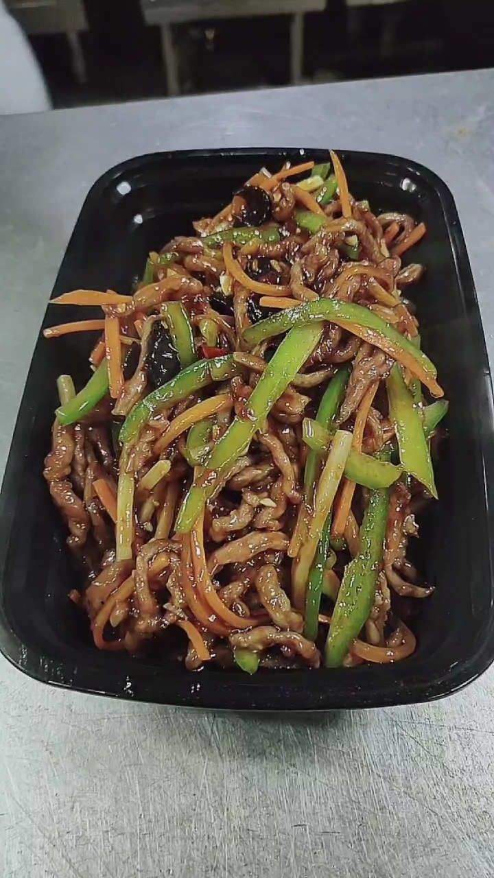 鱼香肉丝,打包回家吃.