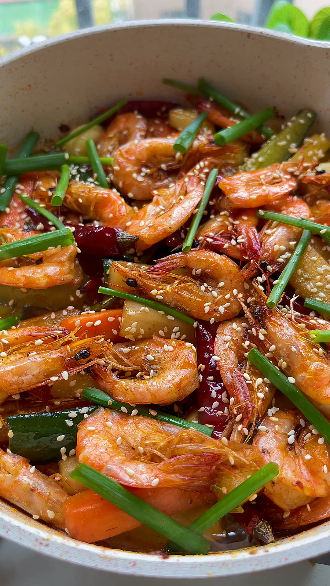 干锅大虾大家都爱吃今天分享一个简单又好吃的做法