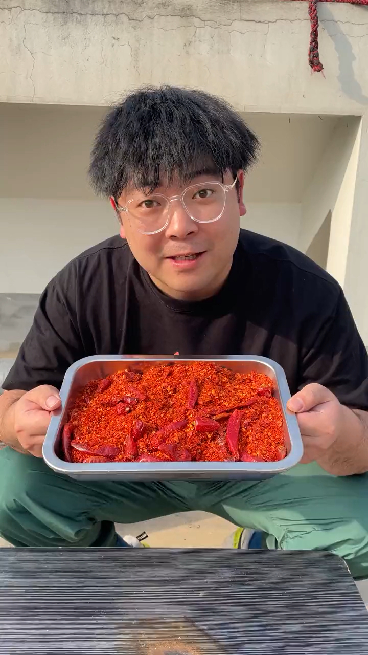 搞笑段子剧大哥今天想给小李来个狠的没想到小李居然做出这种事