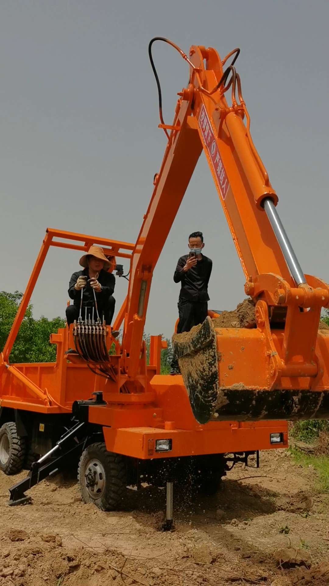 龍門吊挖一體機,白事下葬專用車