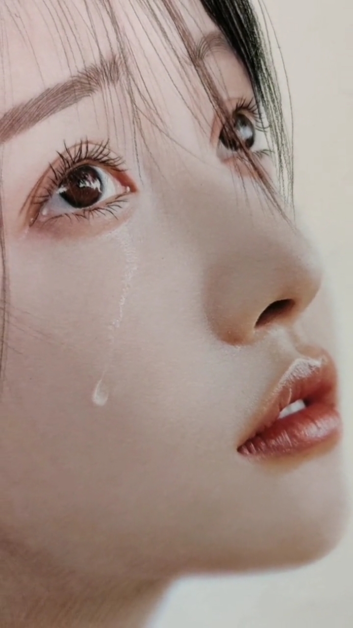 什么样的男人,能让女人这样死心塌地的,为他流眼泪,我承认我羡慕了