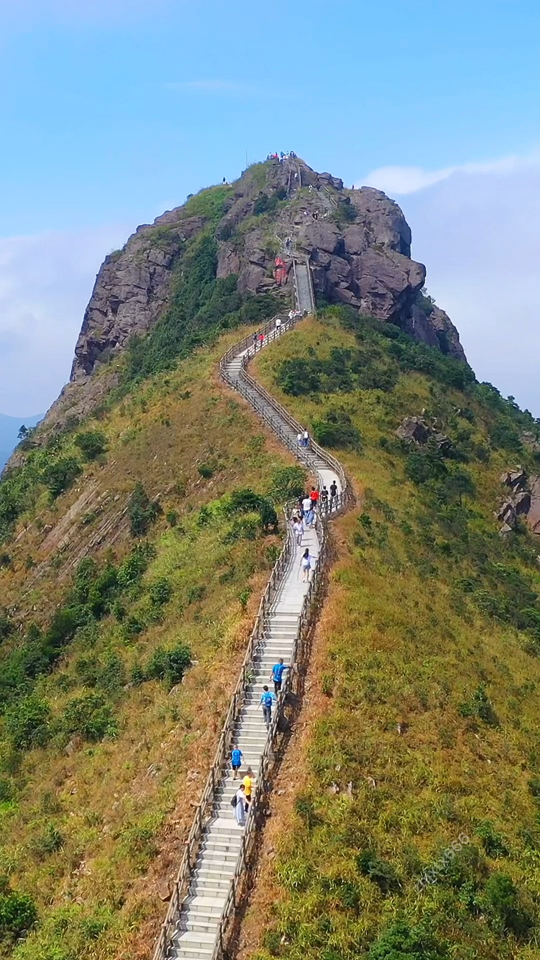 旅遊進行時東莞第一峰銀瓶山通頂之路海拔898米上山2小時下山1小時