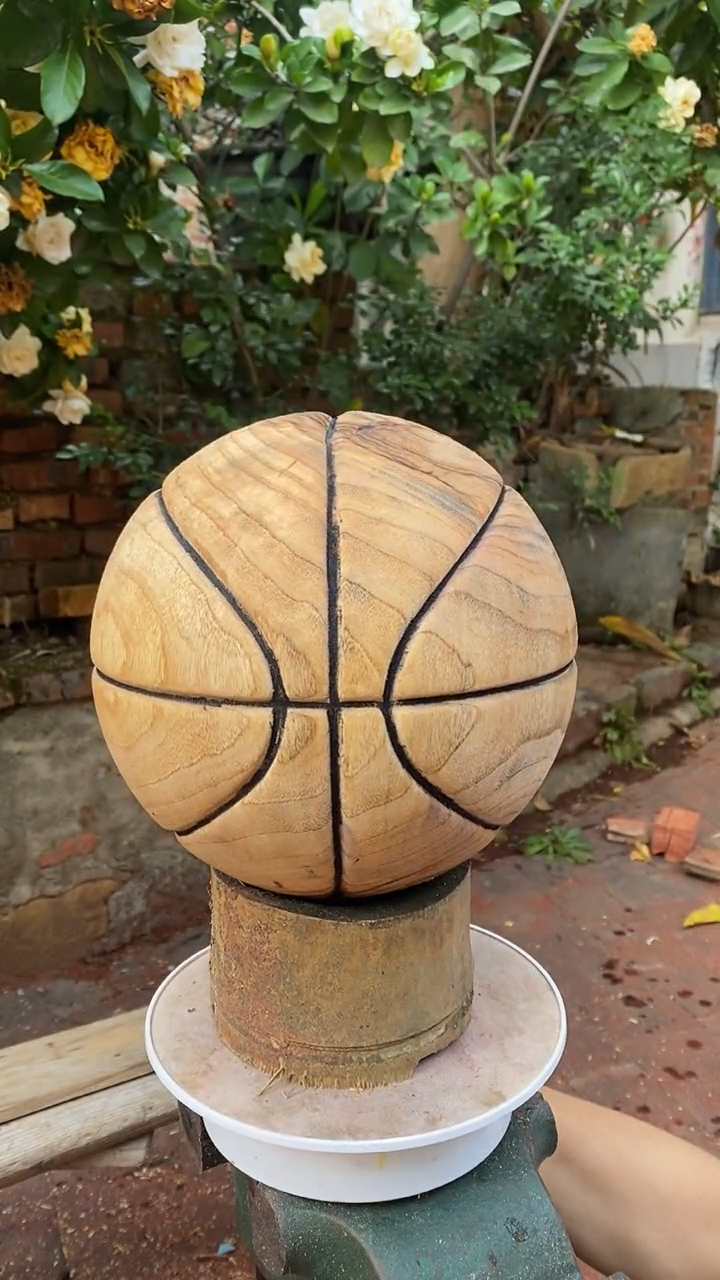 寻找最牛手艺人#自制篮球,快乐运动就要一起分享!