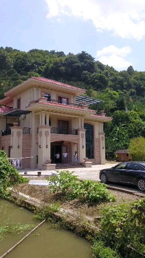 梅州农村家家户户种橙子富裕了,盖起了高端典雅小别墅.