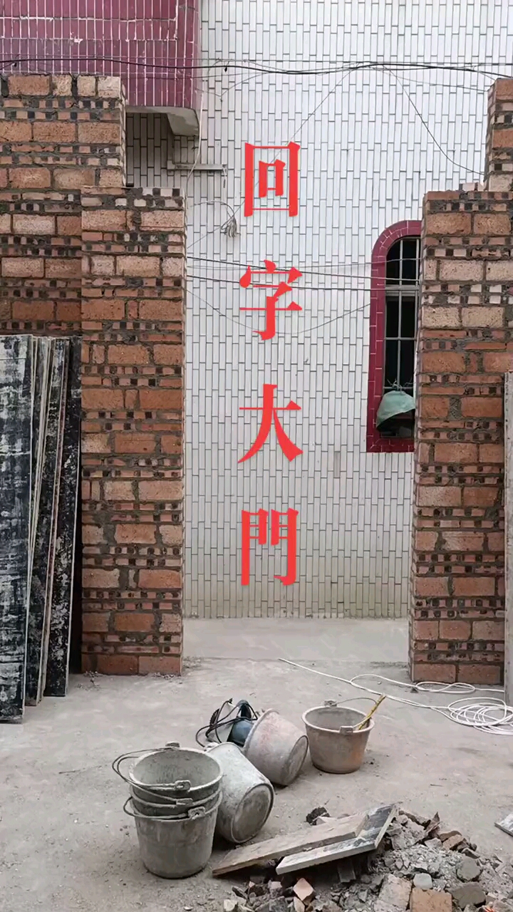 以前最流行的回字大门,到了这个年代已经很少见了!
