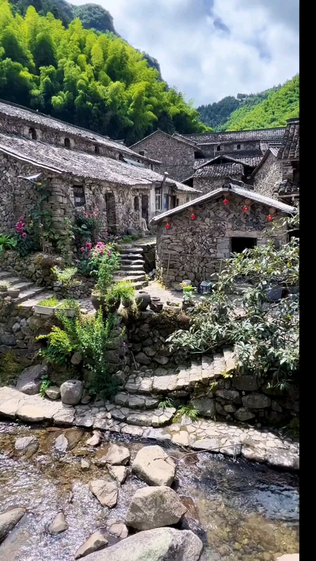 石坡石屋小石路的古落村