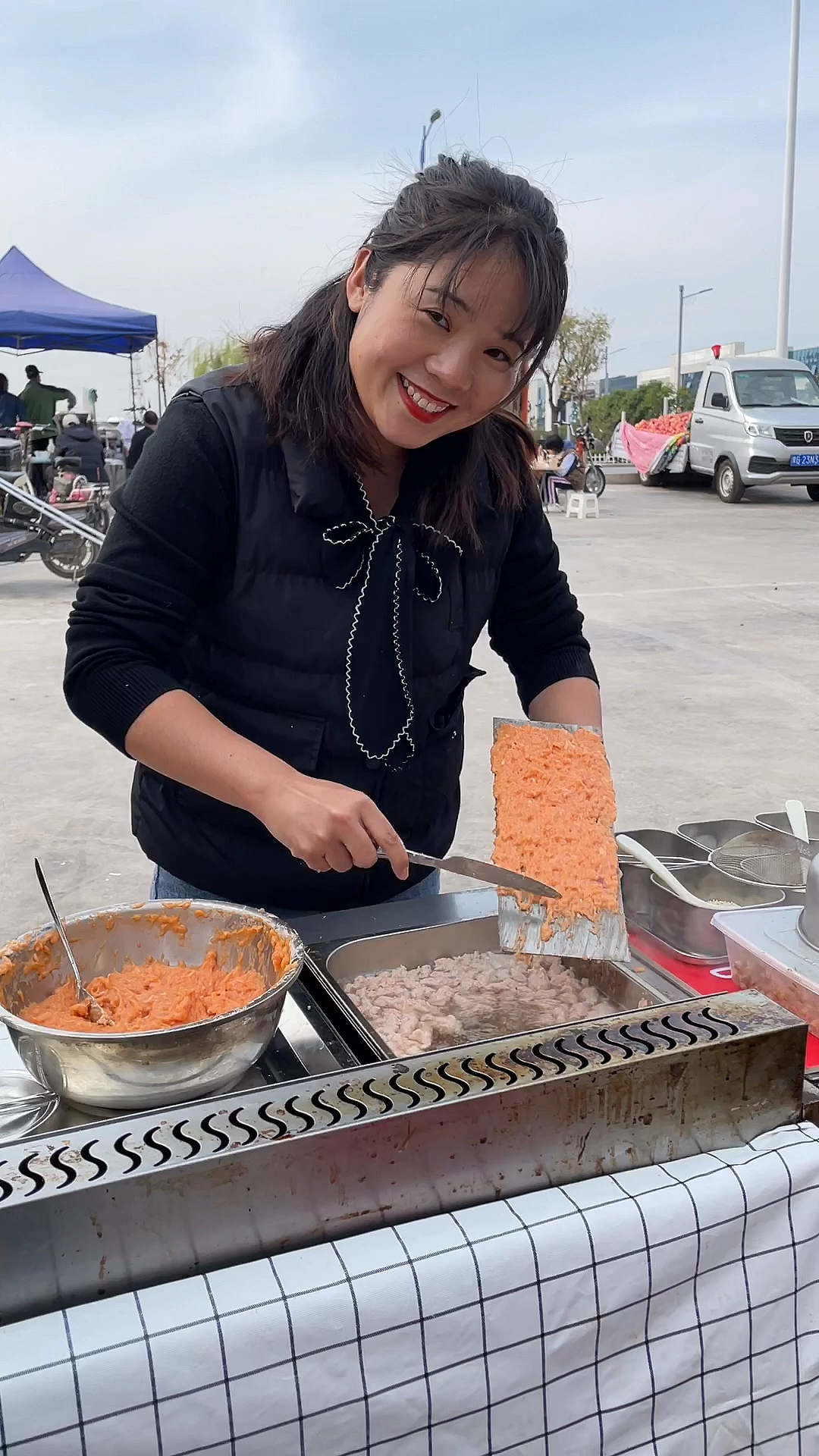 摆个小摊做福鼎肉片,一天轻松两三百份