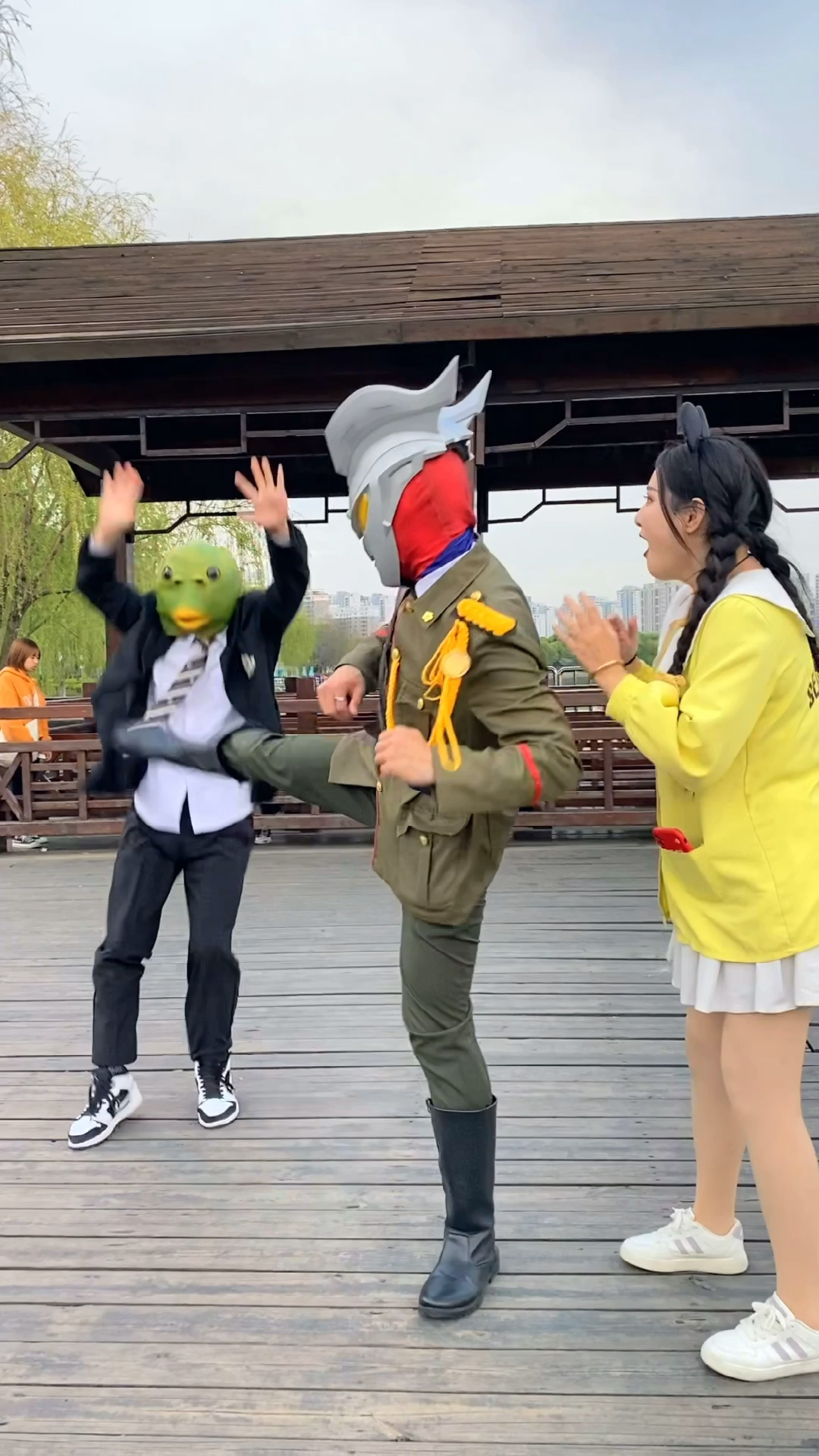 谁给你的勇气,敢当着赛罗的面欺负黄鸭妹妹?-全民小视频