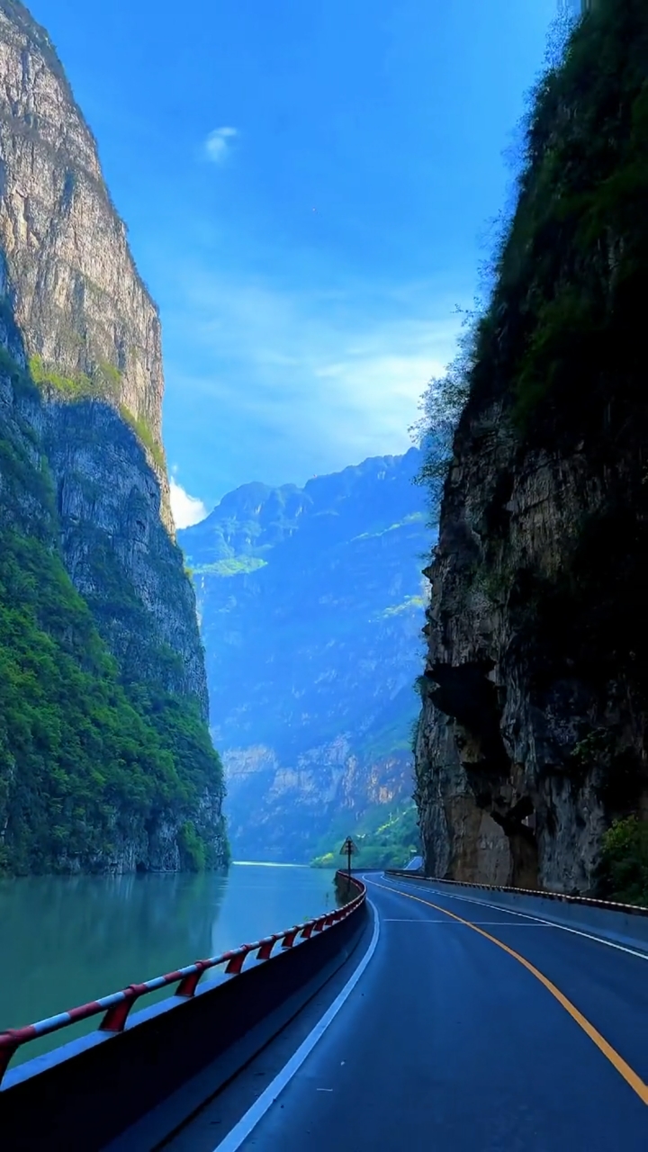 金口河大峡谷#为何只许春回归却不容我再少年