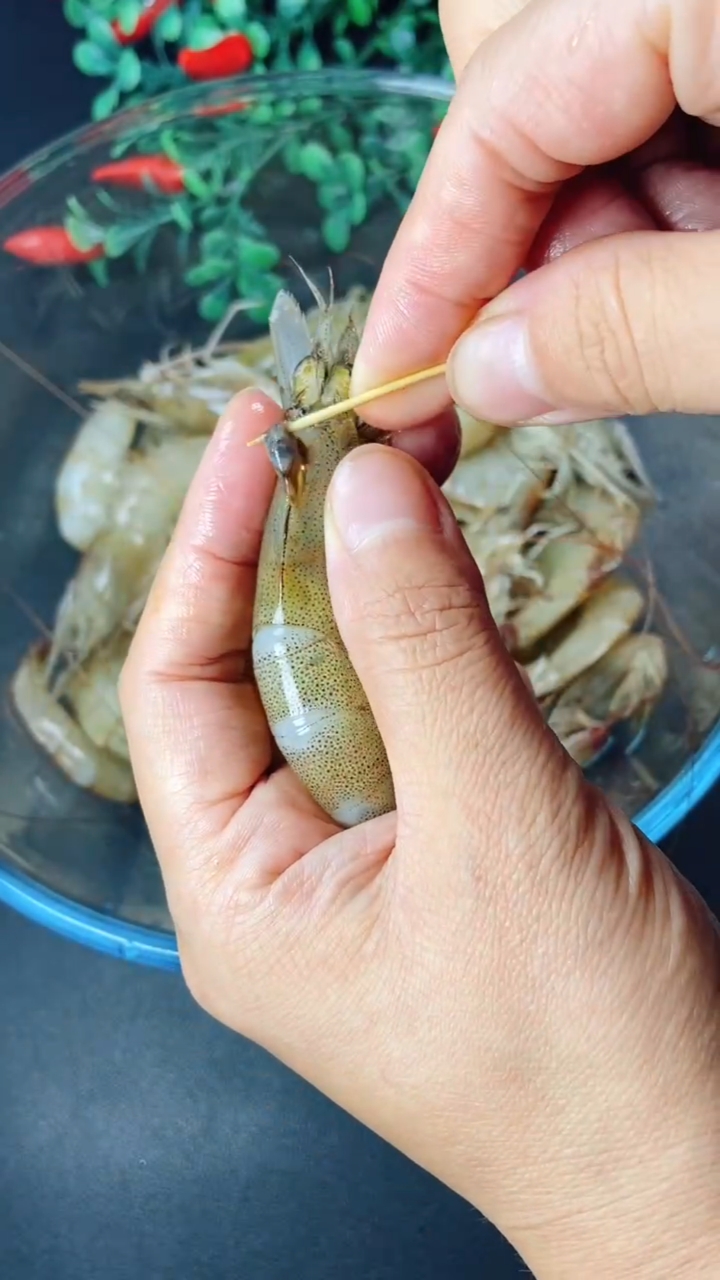 你知道怎么清理大虾最干净吗?