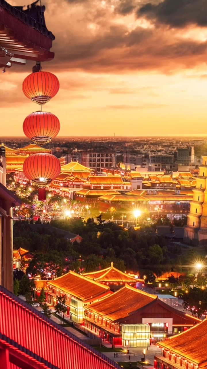 旅游进行时#大唐不夜城位于西安曲江新区举世闻名的大雁塔脚下,是