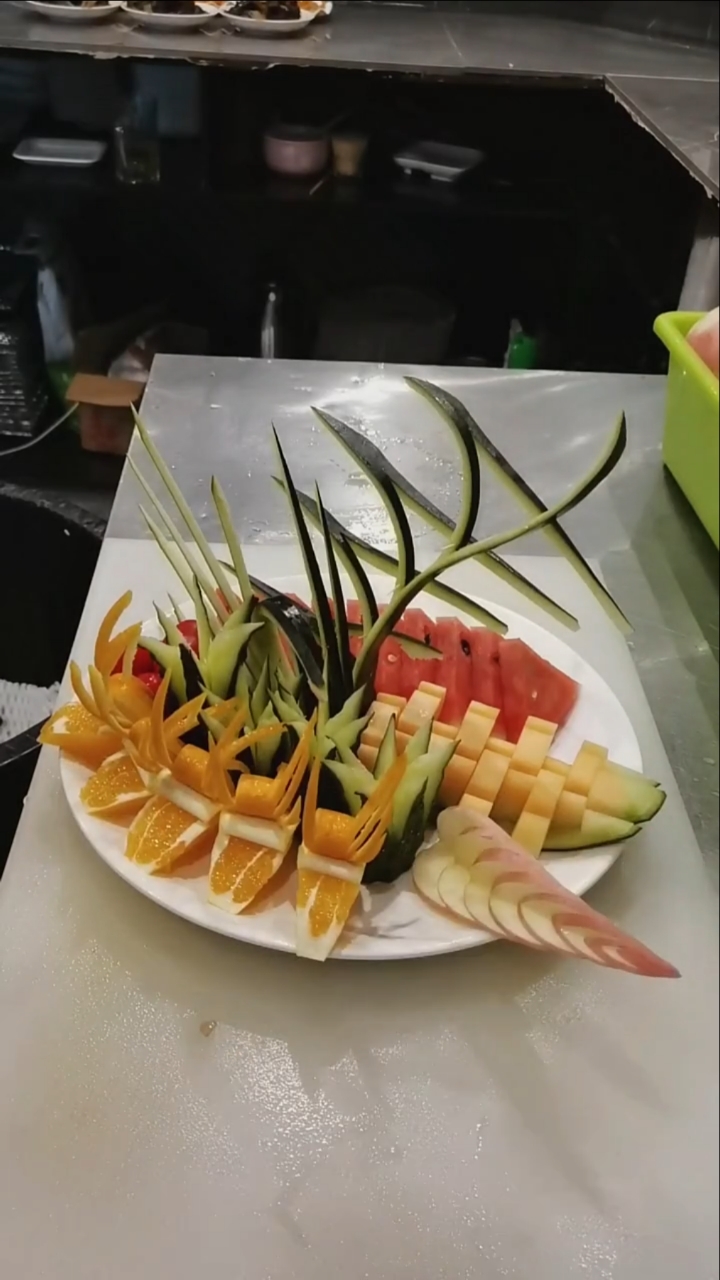 自制美食#果盘师教你切果盘