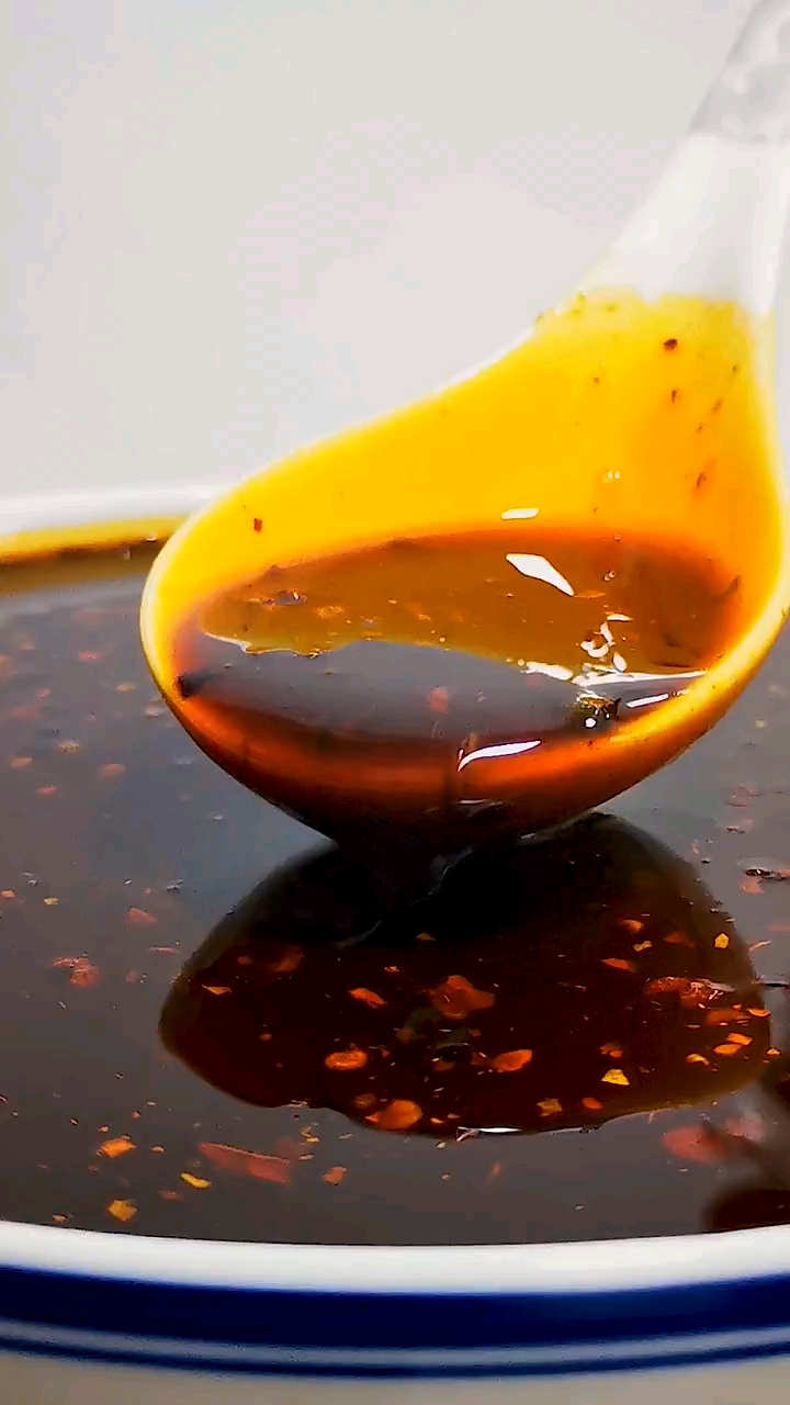 小吃的绝对灵魂,比普通辣椒红油更具独特香味的糊辣椒壳辣椒油做法