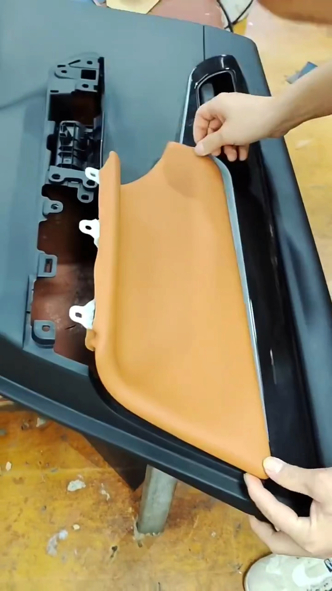 #汽车改装#丰田汉兰达车门内饰包覆真皮过程,包完内饰颜值确实提升明