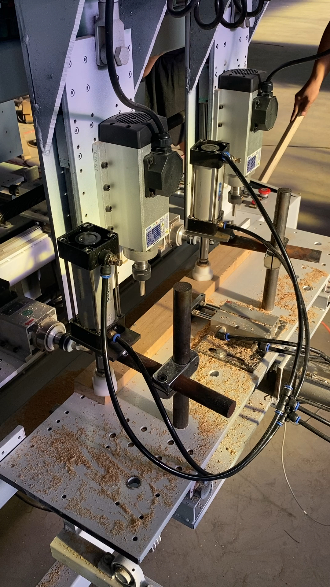 木工机械设备#木工家具厂高速主轴打孔机铣槽机木工榫槽机操作安全